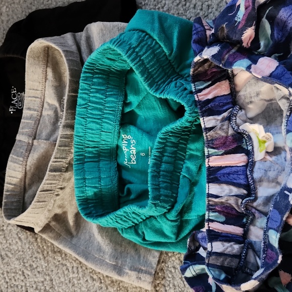 Size 5-6 Bottoms - Picture 3 of 3